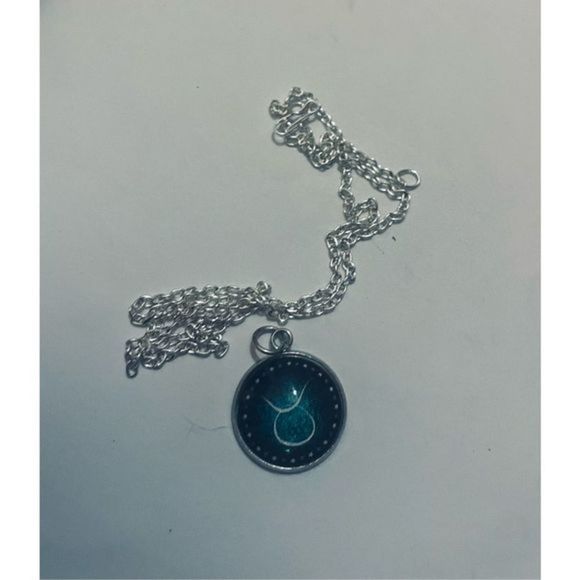 TAURUS GLOW IN THE DARK ZODIAC STAR SIGN HOROSCOPE NECKLACE - Picture 8 of 15